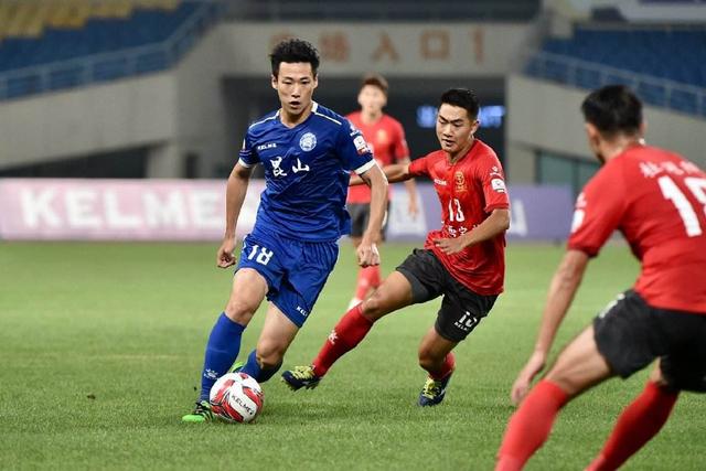 关于主教练哈里斯暂时离开球队及接下来的指挥安排